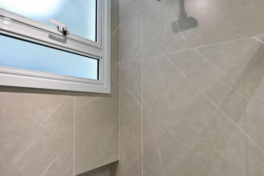Banheiro social de apartamento à venda com 3 quartos, 100m² em Vila Progredior, São Paulo