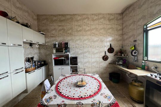 Casa à venda com 3 quartos, 400m² em Santa Terezinha, Belo Horizonte