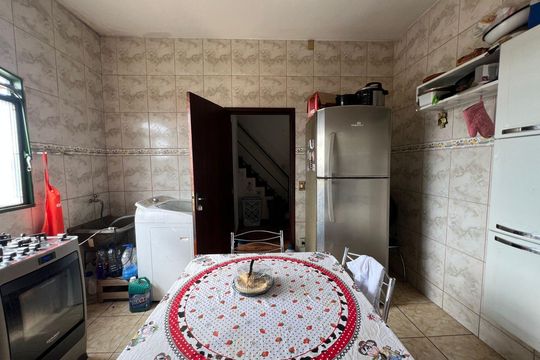 Casa à venda com 3 quartos, 400m² em Santa Terezinha, Belo Horizonte