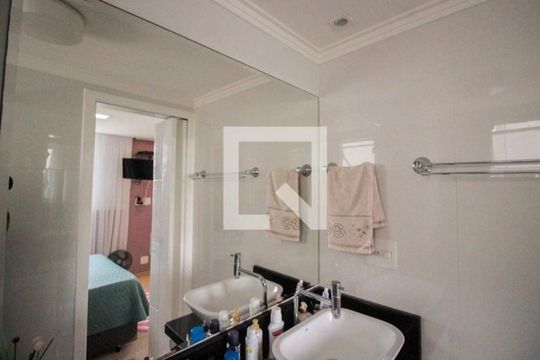 Banheiro da Suíte de apartamento para alugar com 3 quartos, 78m² em Vila Jacuí, São Paulo