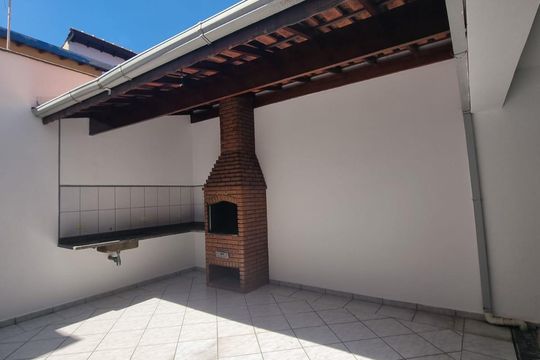 Área externa de casa à venda com 3 quartos, 219m² em Vila Jordanopolis, São Bernardo do Campo