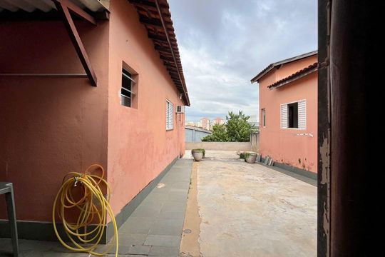 Quintal de casa para alugar com 4 quartos, 350m² em Jardim Leonor, Campinas