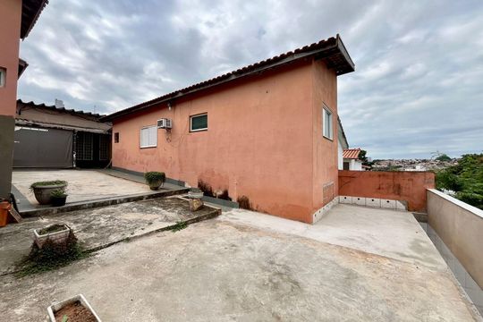 Quintal e edícula de casa para alugar com 4 quartos, 350m² em Jardim Leonor, Campinas