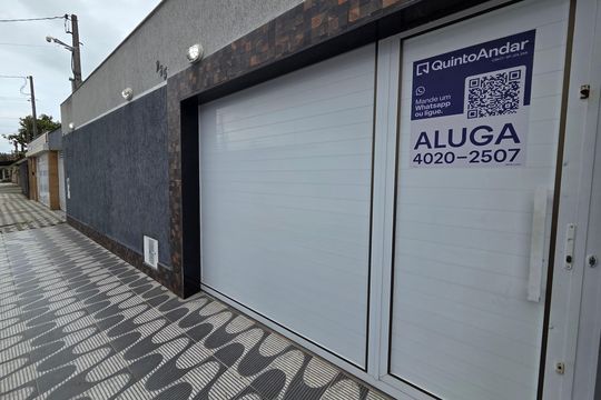 Fachada de casa para alugar com 2 quartos, 250m² em Princesa, Praia Grande