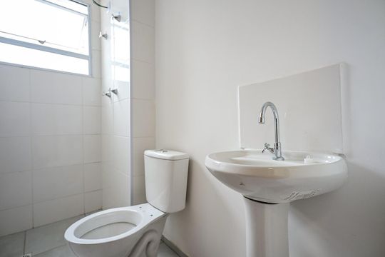Banheiro de apartamento para alugar com 2 quartos, 44m² em Vila Suzana, São Paulo
