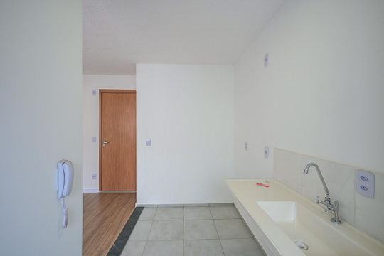 Cozinha de apartamento para alugar com 2 quartos, 44m² em Vila Suzana, São Paulo
