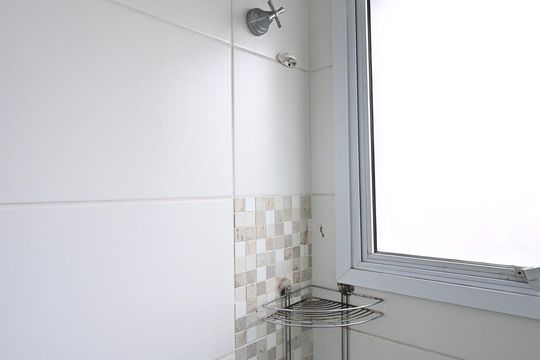 Banheiro de apartamento à venda com 2 quartos, 54m² em Vila Andrade, São Paulo