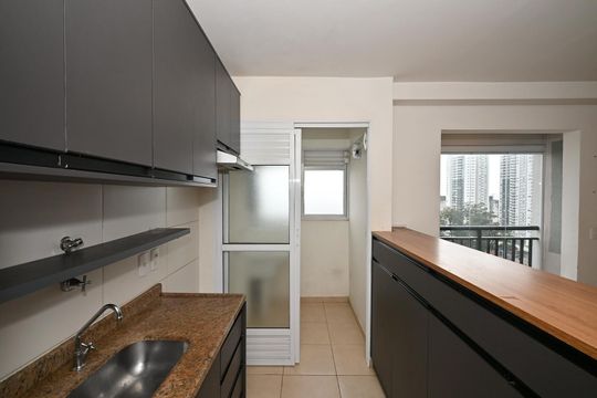 Cozinha de apartamento à venda com 2 quartos, 54m² em Vila Andrade, São Paulo
