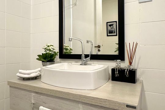 Banheiro social de apartamento à venda com 3 quartos, 164m² em Copacabana, Rio de Janeiro