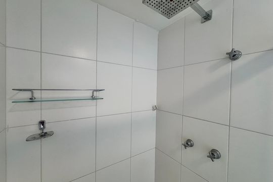 Suíte 1 - Banheiro de apartamento à venda com 4 quartos, 250m² em Recreio dos Bandeirantes, Rio de Janeiro