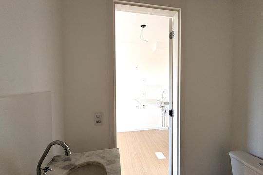 Banheiro de kitnet/studio à venda com 1 quarto, 30m² em Vila Pereira Barreto, São Paulo