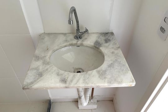 Banheiro de kitnet/studio à venda com 1 quarto, 30m² em Vila Pereira Barreto, São Paulo
