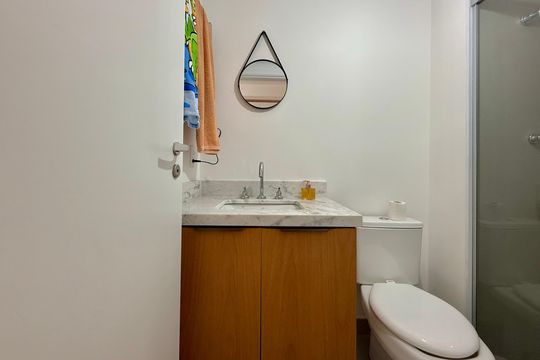 Banheiro  de kitnet/studio para alugar com 1 quarto, 33m² em Vila Cordeiro, São Paulo