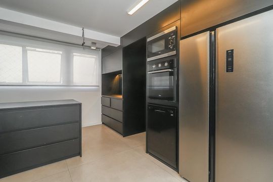 Cozinha de apartamento para alugar com 3 quartos, 342m² em Auxiliadora, Porto Alegre