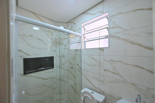 Banheiro Social de kitnet/studio para alugar com 1 quarto, 16m² em Vila do Encontro, São Paulo