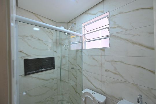 Banheiro Social de kitnet/studio para alugar com 1 quarto, 16m² em Vila do Encontro, São Paulo