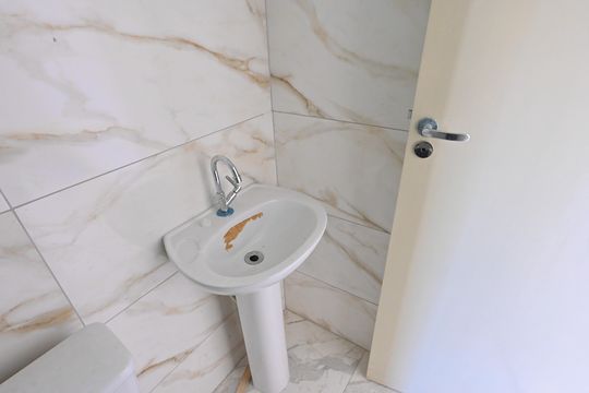 Banheiro Social de kitnet/studio para alugar com 1 quarto, 16m² em Vila do Encontro, São Paulo
