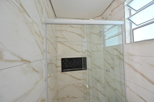 Banheiro Social de kitnet/studio para alugar com 1 quarto, 16m² em Vila do Encontro, São Paulo