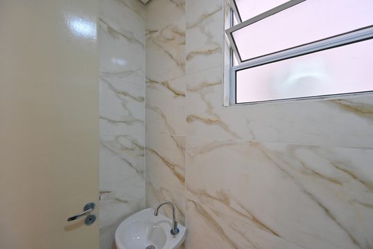 Banheiro Social de kitnet/studio para alugar com 1 quarto, 16m² em Vila do Encontro, São Paulo