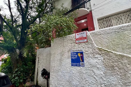 Placa de casa à venda com 3 quartos, 130m² em Cerqueira César, São Paulo