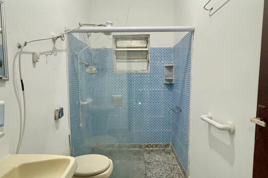 Banheiro de casa para alugar com 3 quartos, 130m² em Cerqueira César, São Paulo