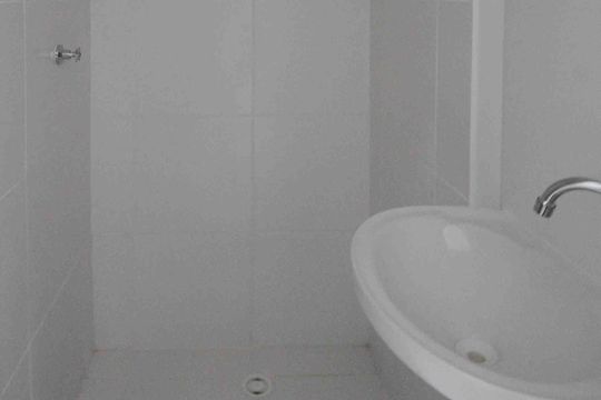 Banheiro de kitnet/studio para alugar com 1 quarto, 18m² em Jardim Imperador (zona Leste), São Paulo