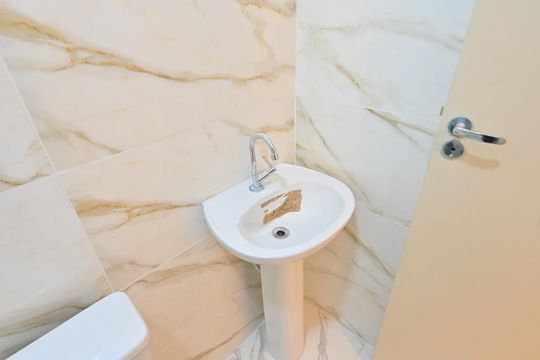 Banheiro Social de kitnet/studio para alugar com 1 quarto, 16m² em Vila do Encontro, São Paulo