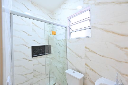 Banheiro Social de kitnet/studio para alugar com 1 quarto, 16m² em Vila do Encontro, São Paulo