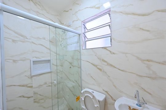 Banheiro Social de kitnet/studio para alugar com 1 quarto, 16m² em Vila do Encontro, São Paulo