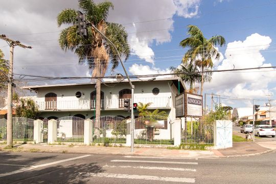 Fachada de casa à venda com 6 quartos, 410m² em Boqueirão, Curitiba