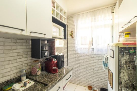 Cozinha de apartamento à venda com 2 quartos, 57m² em Campo Comprido, Curitiba