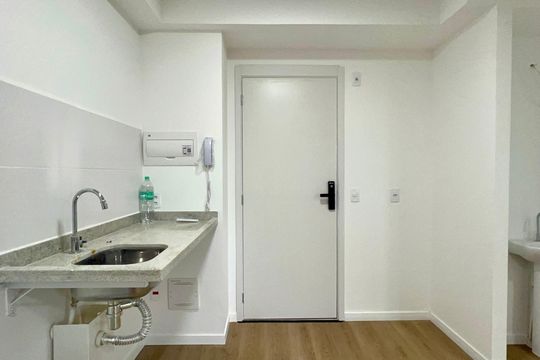 Cozinha de kitnet/studio para alugar com 1 quarto, 27m² em Pinheiros, São Paulo