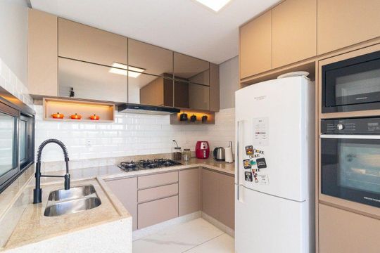 Cozinha de casa de condomínio para alugar com 4 quartos, 263m² em Vila Nova, Porto Alegre