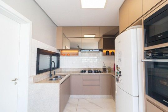 Cozinha de casa de condomínio para alugar com 4 quartos, 263m² em Vila Nova, Porto Alegre