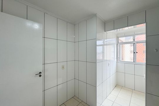 Cozinha de apartamento à venda com 2 quartos, 54m² em Conjunto Residencial Pombeva, São Bernardo do Campo