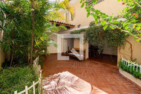 Área externa de casa à venda com 3 quartos, 211m² em Vila Invernada, São Paulo