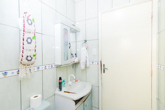 Banheiro Social de casa à venda com 3 quartos, 110m² em Jardim Miriam, Guarulhos
