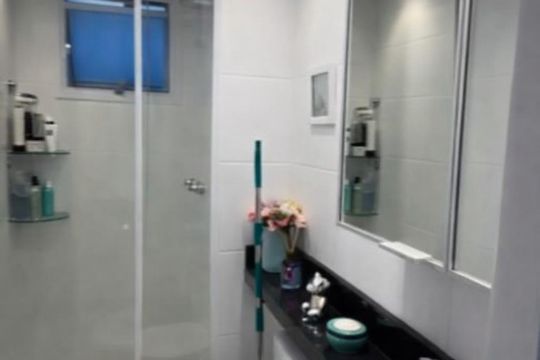 Banheiro de apartamento à venda com 2 quartos, 42m² em Jardim Monte Alegre, Taboão da Serra