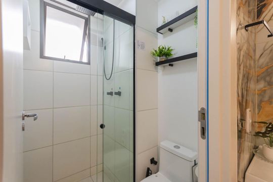 Banheiro de kitnet/studio à venda com 1 quarto, 32m² em Santo Cristo, Rio de Janeiro