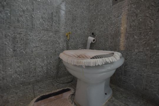 Banheiro de casa à venda com 2 quartos, 480m² em Jardim Sulacap, Rio de Janeiro