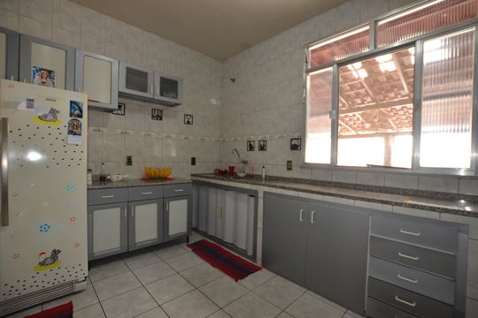 Cozinha de casa à venda com 2 quartos, 480m² em Jardim Sulacap, Rio de Janeiro