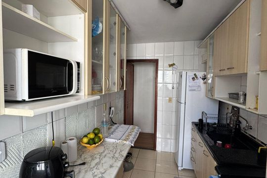 Cozinha de apartamento à venda com 2 quartos, 55m² em Jardim Monte Alegre, Taboão da Serra