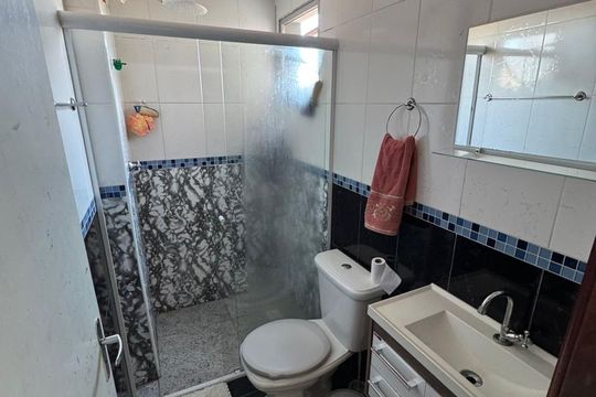 Banheiro de apartamento à venda com 2 quartos, 55m² em Jardim Monte Alegre, Taboão da Serra