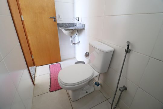 Banheiro do Quarto 3 de apartamento para alugar com 3 quartos, 75m² em Alto Umuarama, Uberlândia