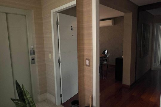 Hall de entrada de apartamento à venda com 2 quartos, 122m² em Itaim Bibi, São Paulo