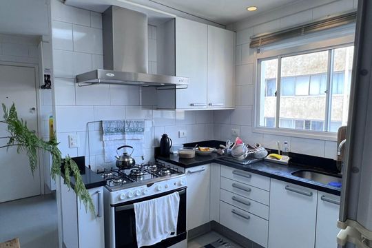 Cozinha de apartamento à venda com 2 quartos, 122m² em Itaim Bibi, São Paulo