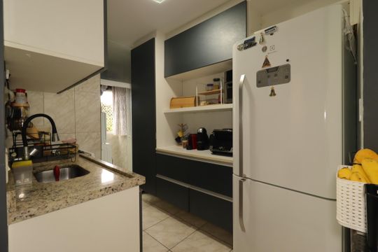 Cozinha de apartamento à venda com 2 quartos, 50m² em Parque Erasmo Assunção, Santo André