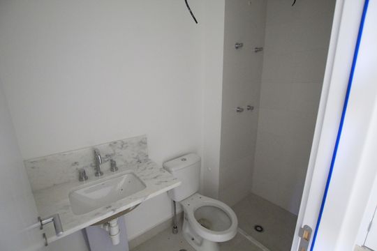 Banheiro de kitnet/studio à venda com 1 quarto, 24m² em Chácara Klabin, São Paulo