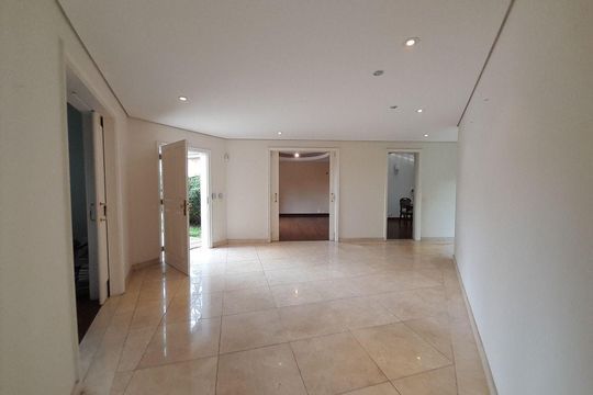 Casa para alugar com 4 quartos, 736m² em Real Parque, São Paulo