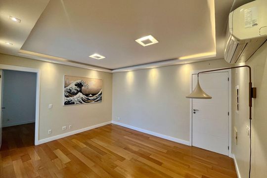 Sala de apartamento à venda com 1 quarto, 57m² em Cambuí, Campinas